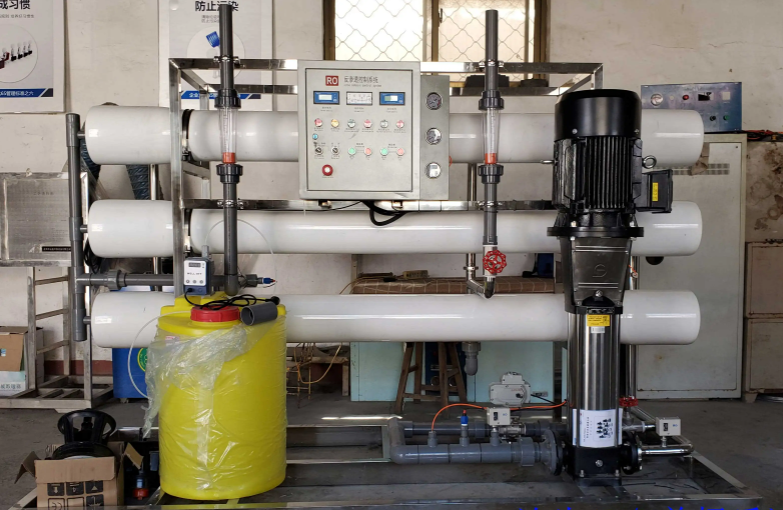 1-10噸小型<a href=http://www.ricmtju.com.cn/fstcjssb/ target=_blank class=infotextkey>反滲透凈水設備</a>