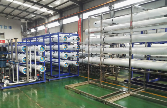 工業(yè)<a href=http://www.ricmtju.com.cn/fstcjssb/ target=_blank class=infotextkey>反滲透凈水設(shè)備</a>展示