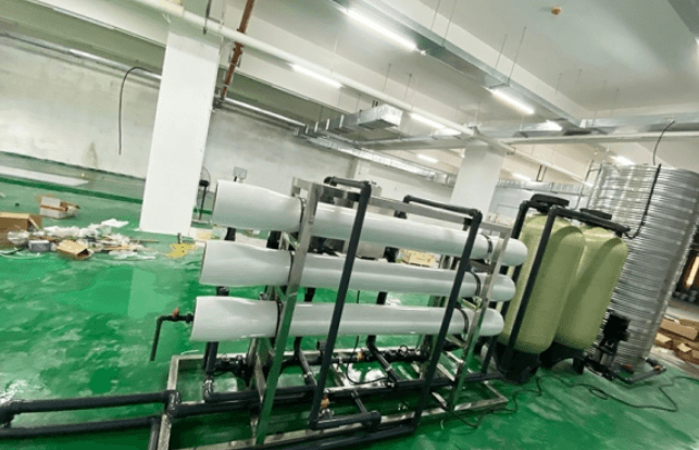 贏信業翔凈水設備廠家為雪糕廠7噸每小時反滲透純凈水設備